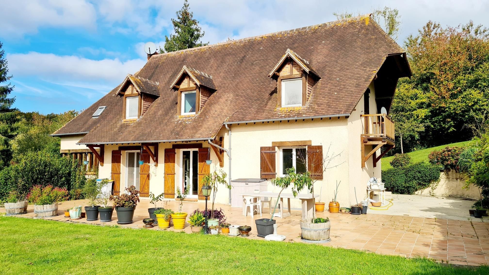 house 7 Rooms for sale on PONT L EVEQUE (14130)