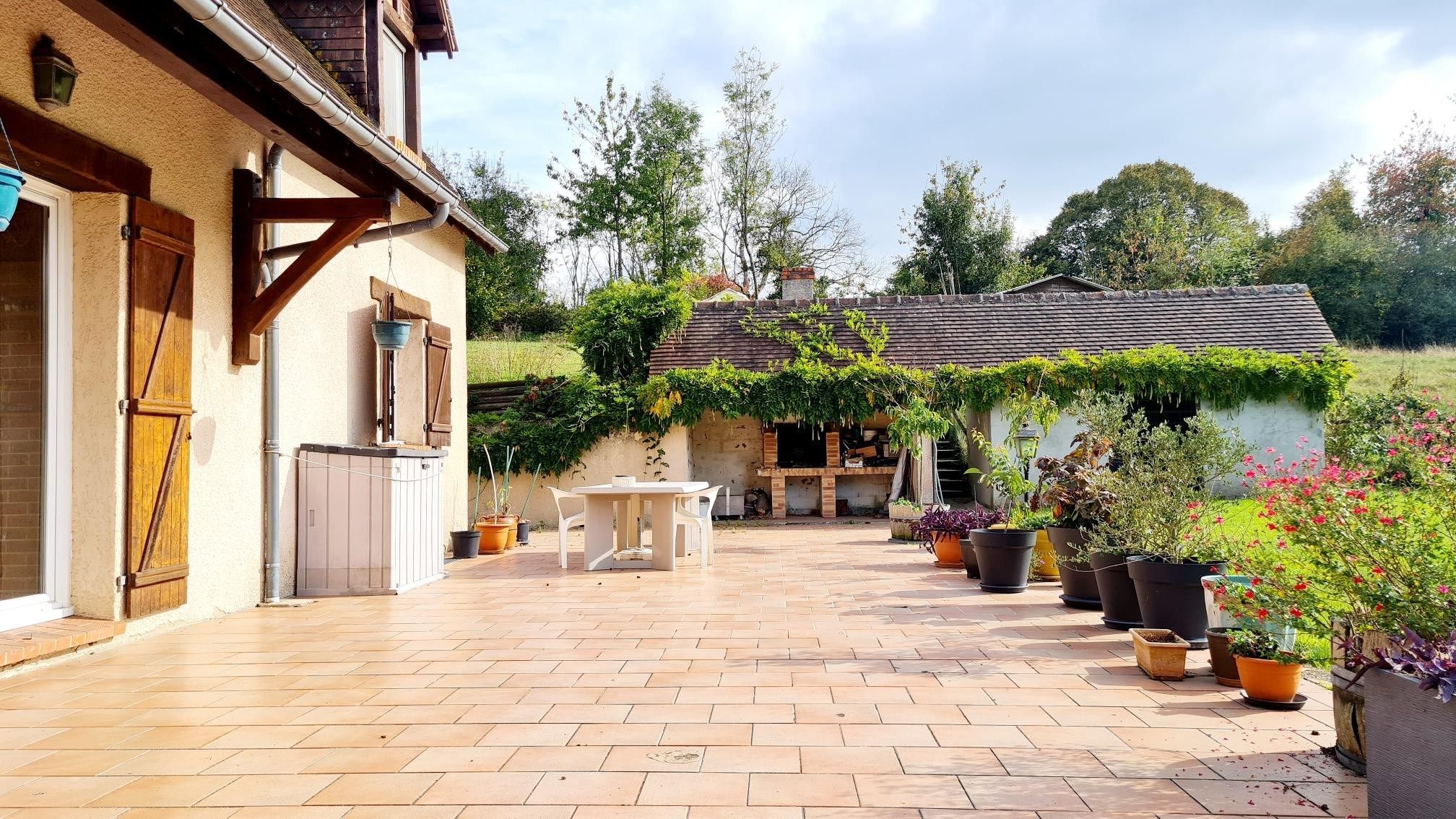 house 7 Rooms for sale on PONT L EVEQUE (14130)