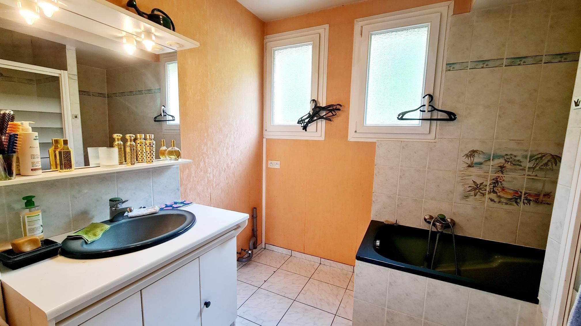 house 7 Rooms for sale on PONT L EVEQUE (14130)