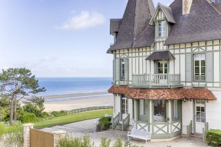 house 25 Rooms for seasonal rent on DEAUVILLE (14800)