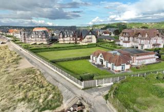 house 6 Rooms for sale on BENERVILLE SUR MER (14910)