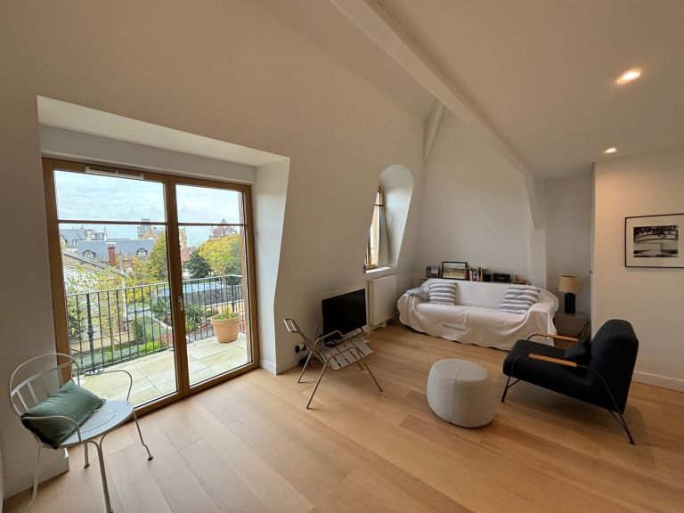 apartment 2 Rooms for seasonal rent on DEAUVILLE (14800)