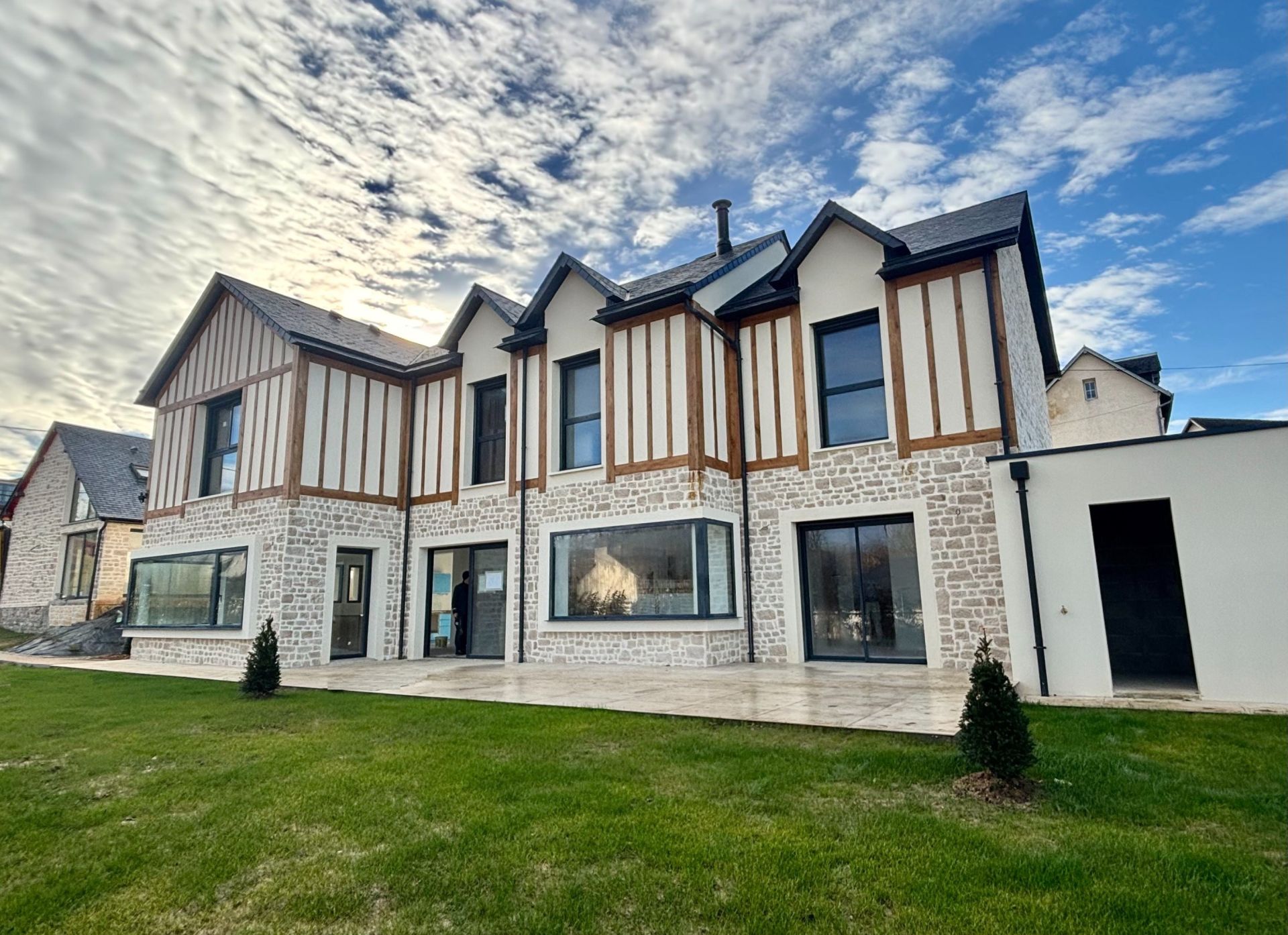 house 8 Rooms for sale on TROUVILLE SUR MER (14360)