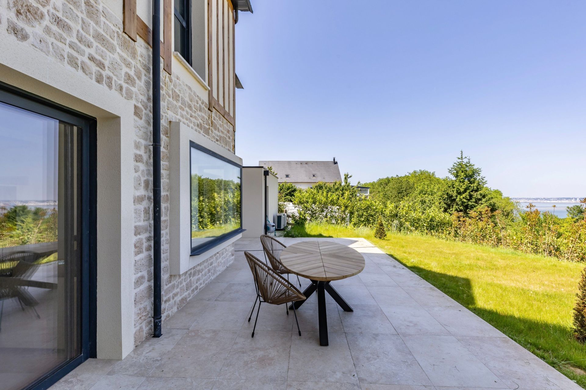house 8 Rooms for sale on TROUVILLE SUR MER (14360)