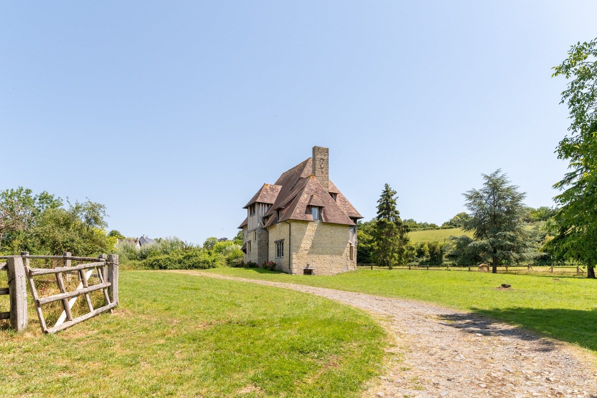 house 8 Rooms for sale on BEAUMONT EN AUGE (14950)