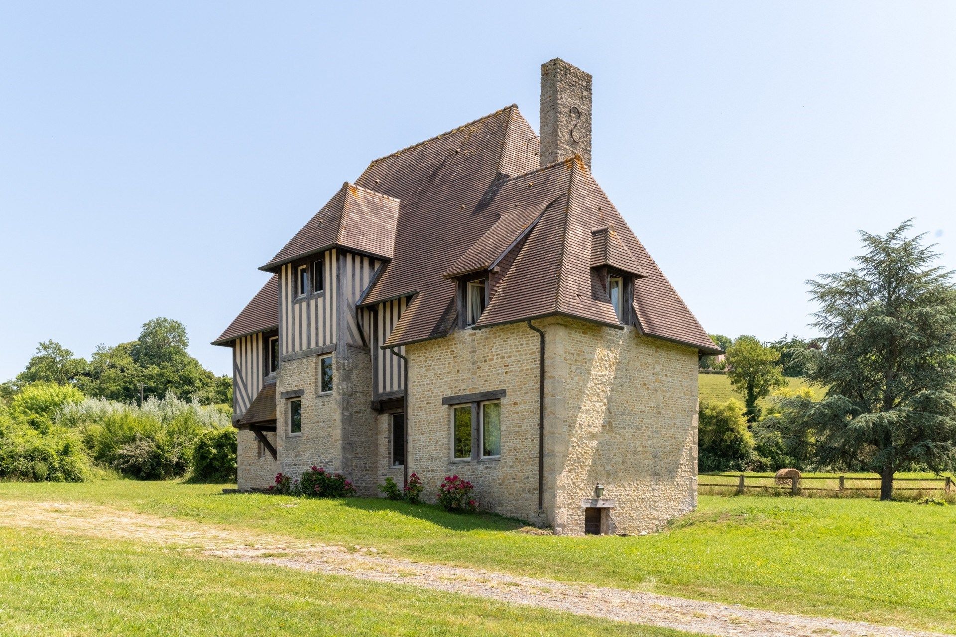 house 8 Rooms for sale on BEAUMONT EN AUGE (14950)
