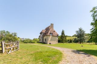 house 8 Rooms for sale on BEAUMONT EN AUGE (14950)