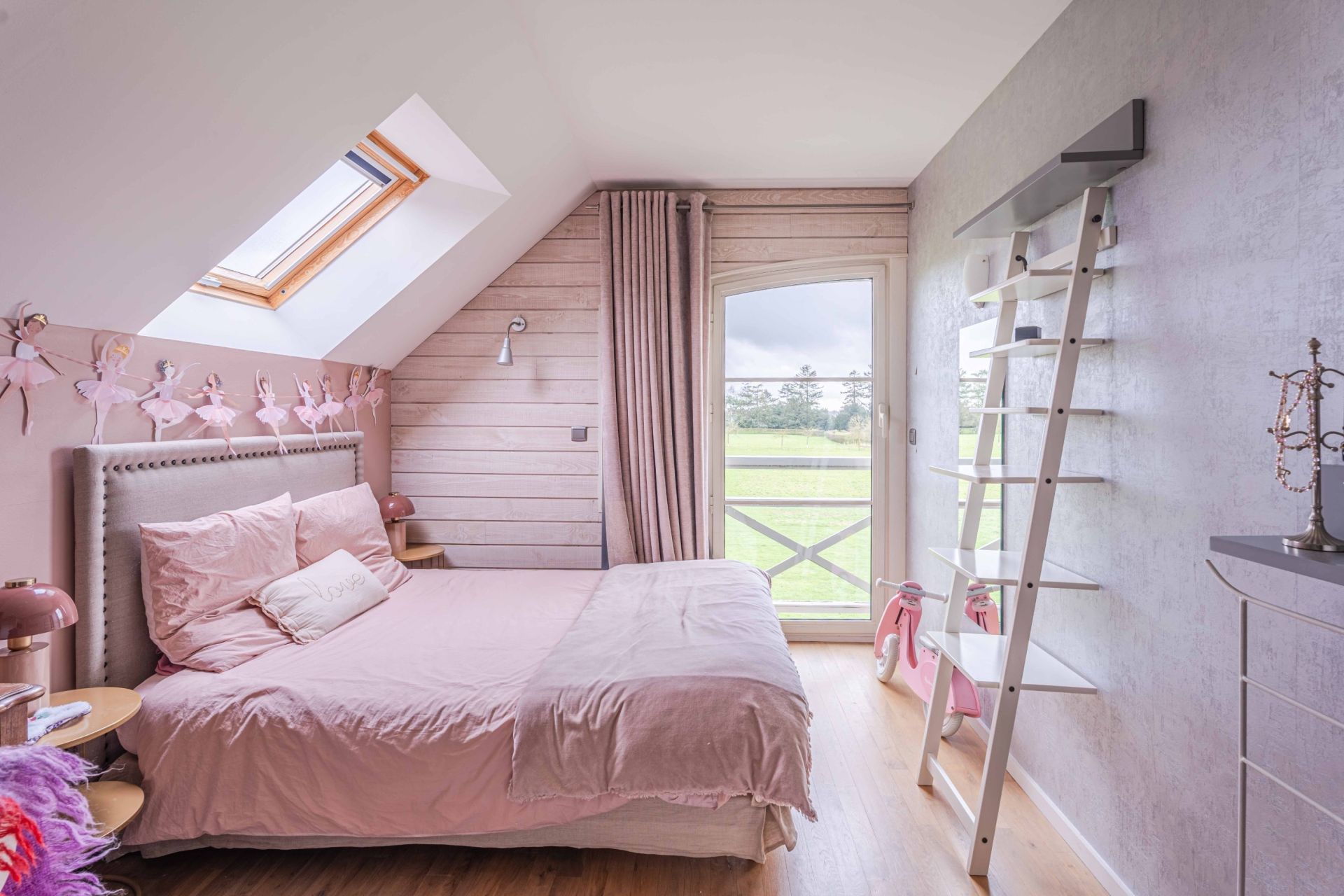 contemporary house 7 Rooms for sale on BAYEUX (14400)