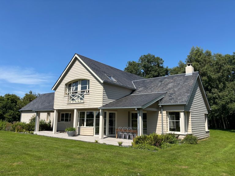 contemporary house 7 Rooms for sale on BAYEUX (14400)