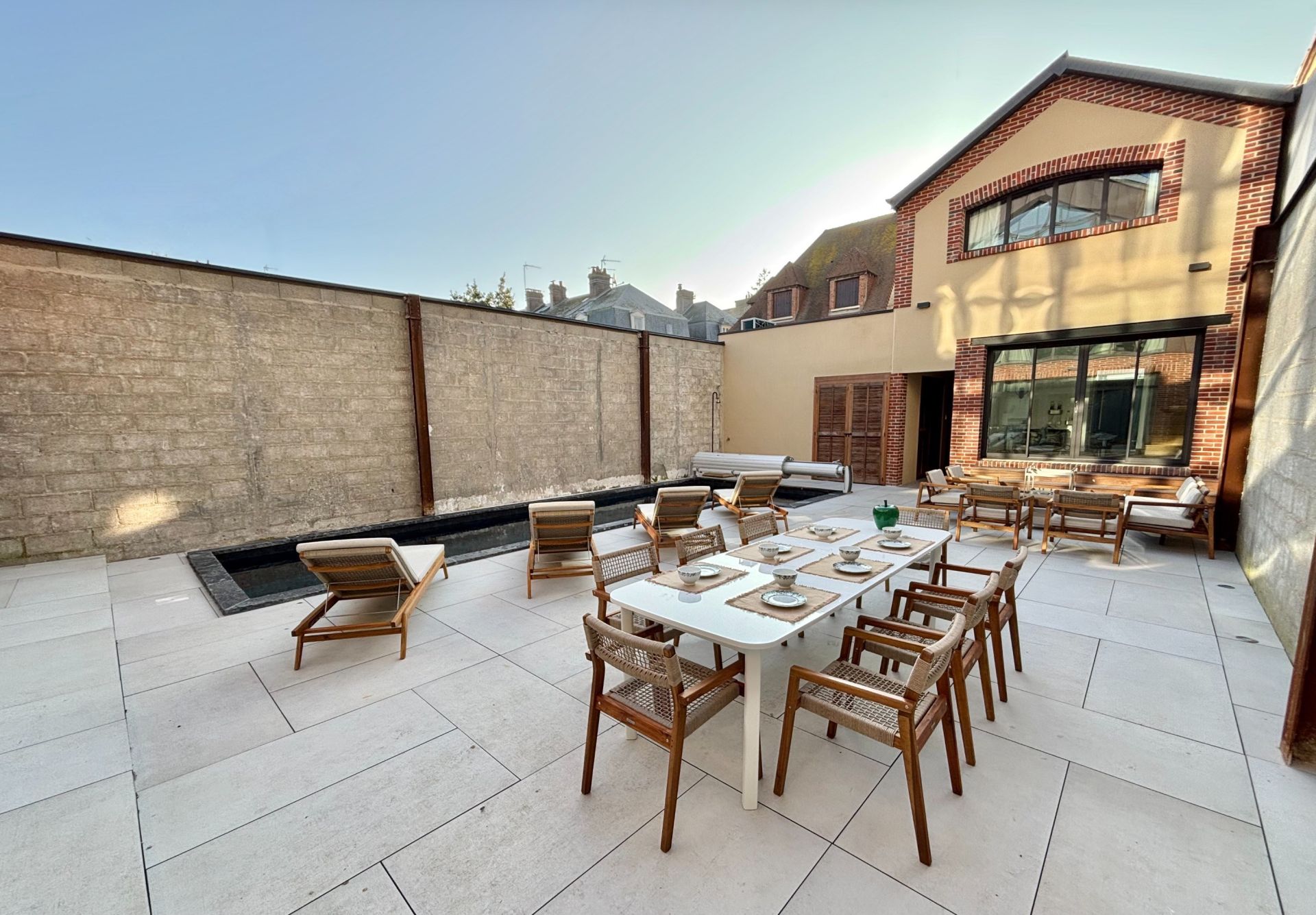 house 9 Rooms for seasonal rent on TROUVILLE SUR MER (14360)