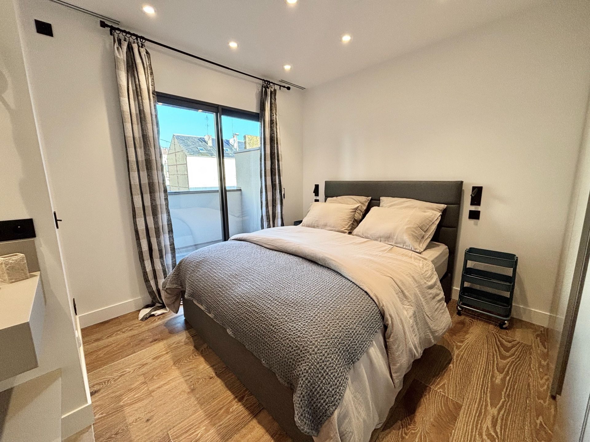 house 9 Rooms for seasonal rent on TROUVILLE SUR MER (14360)