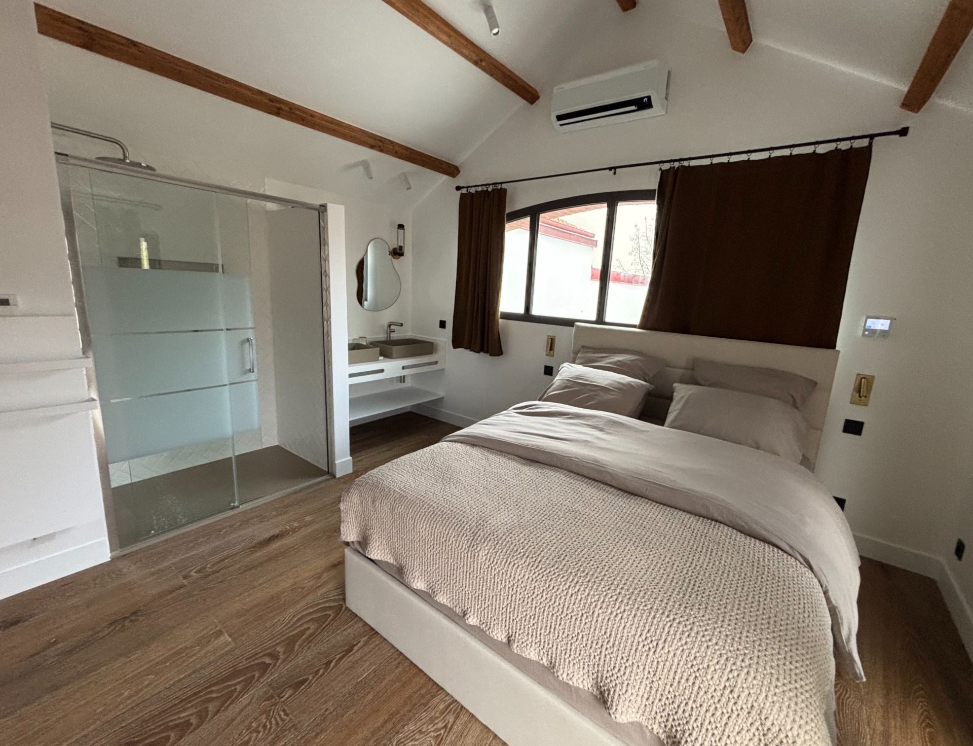 house 9 Rooms for seasonal rent on TROUVILLE SUR MER (14360)