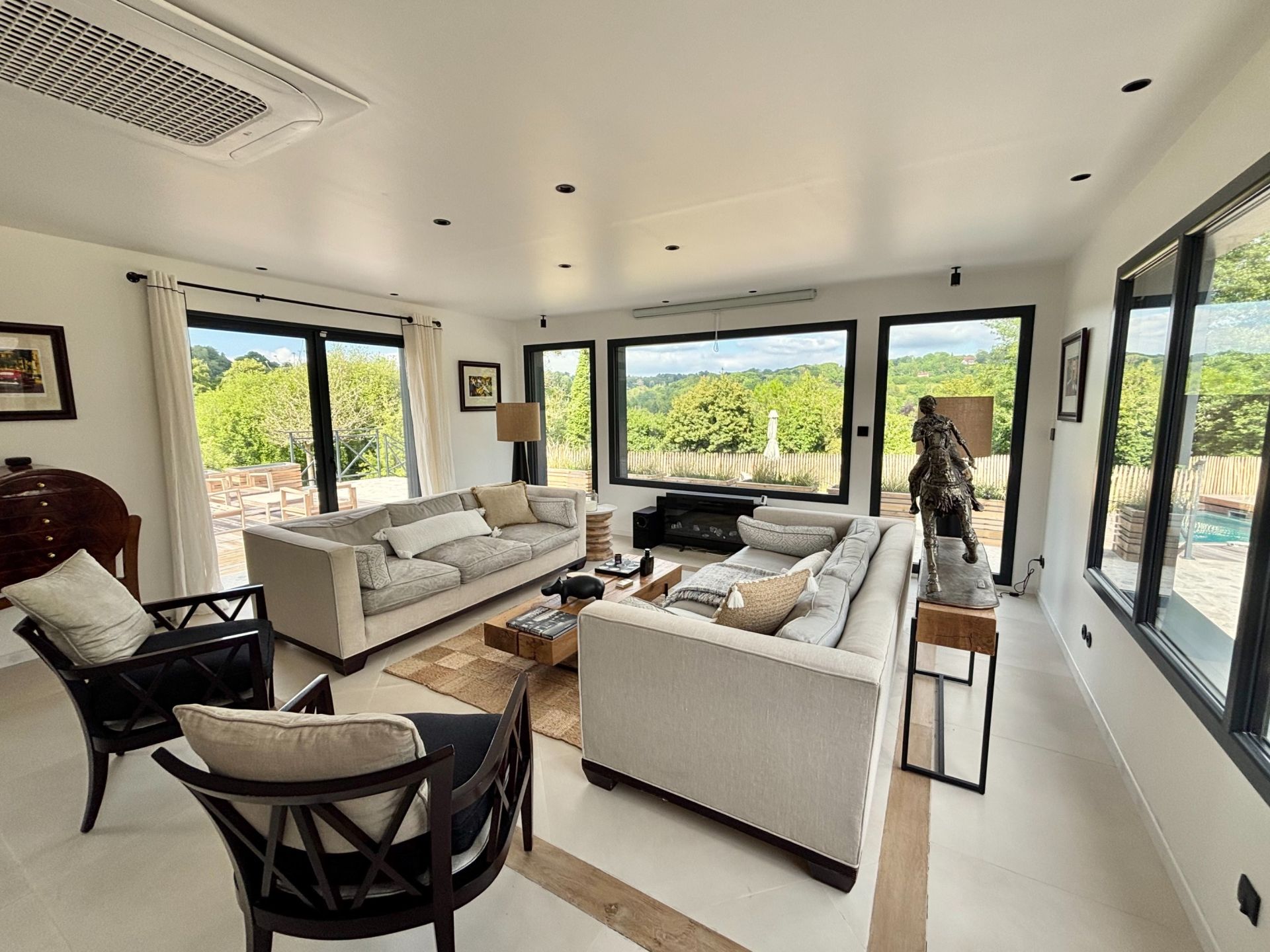 house 6 Rooms for sale on PONT L EVEQUE (14130)