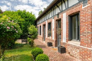 house 8 Rooms for sale on MONT ST AIGNAN (76130)