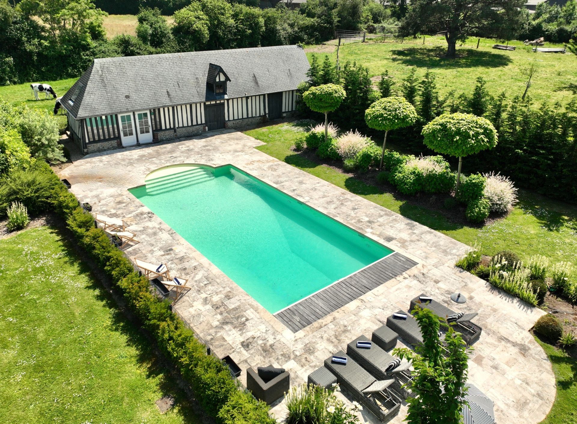 maison 9 Pièces en location saisonnière sur EQUEMAUVILLE (14600)