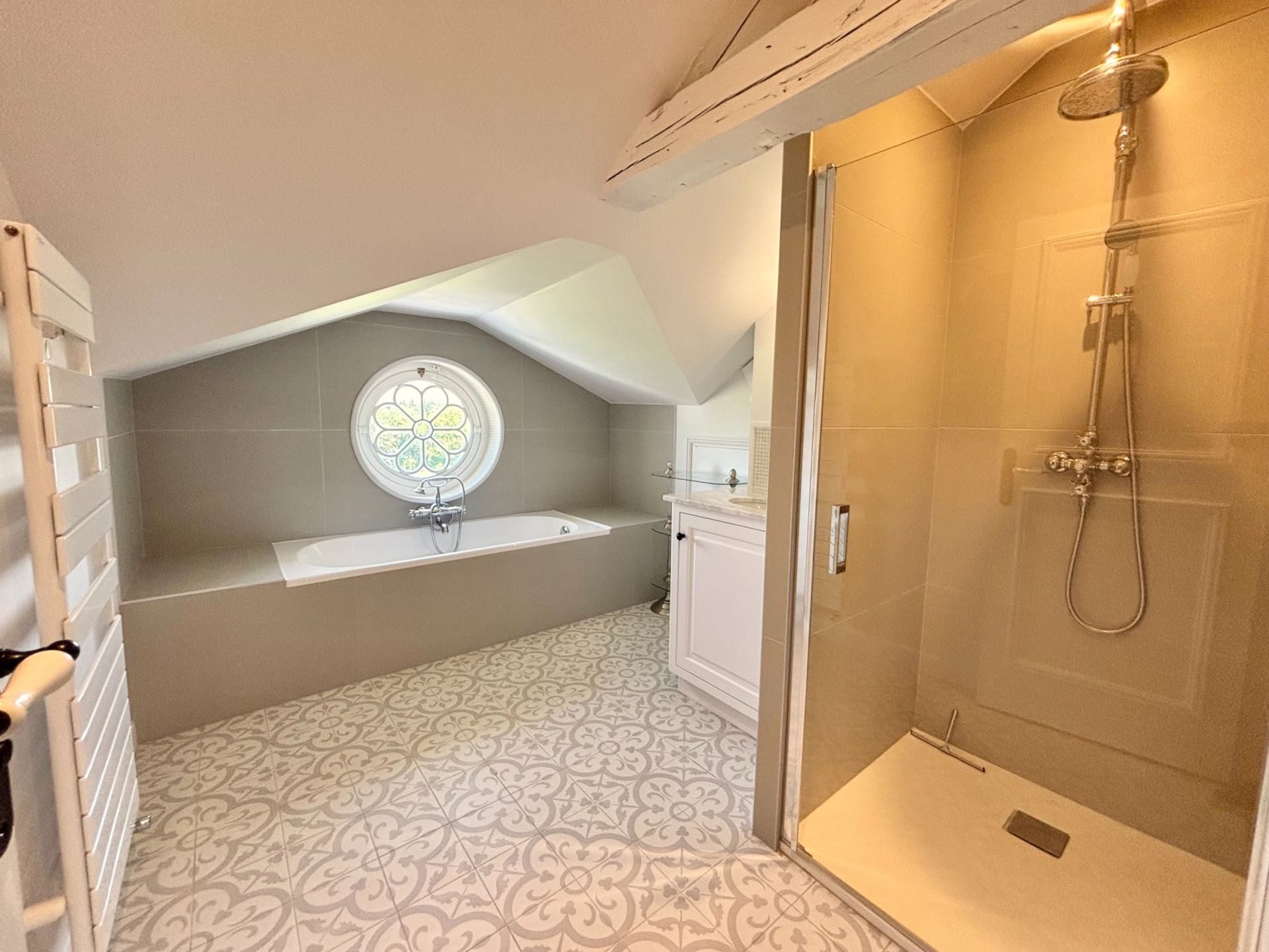 maison 9 Pièces en location saisonnière sur EQUEMAUVILLE (14600)