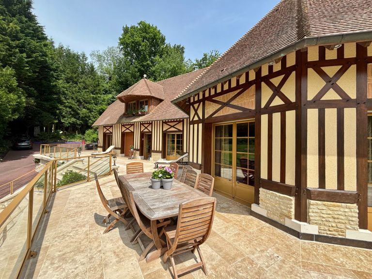 house 9 Rooms for sale on PONT L EVEQUE (14130)