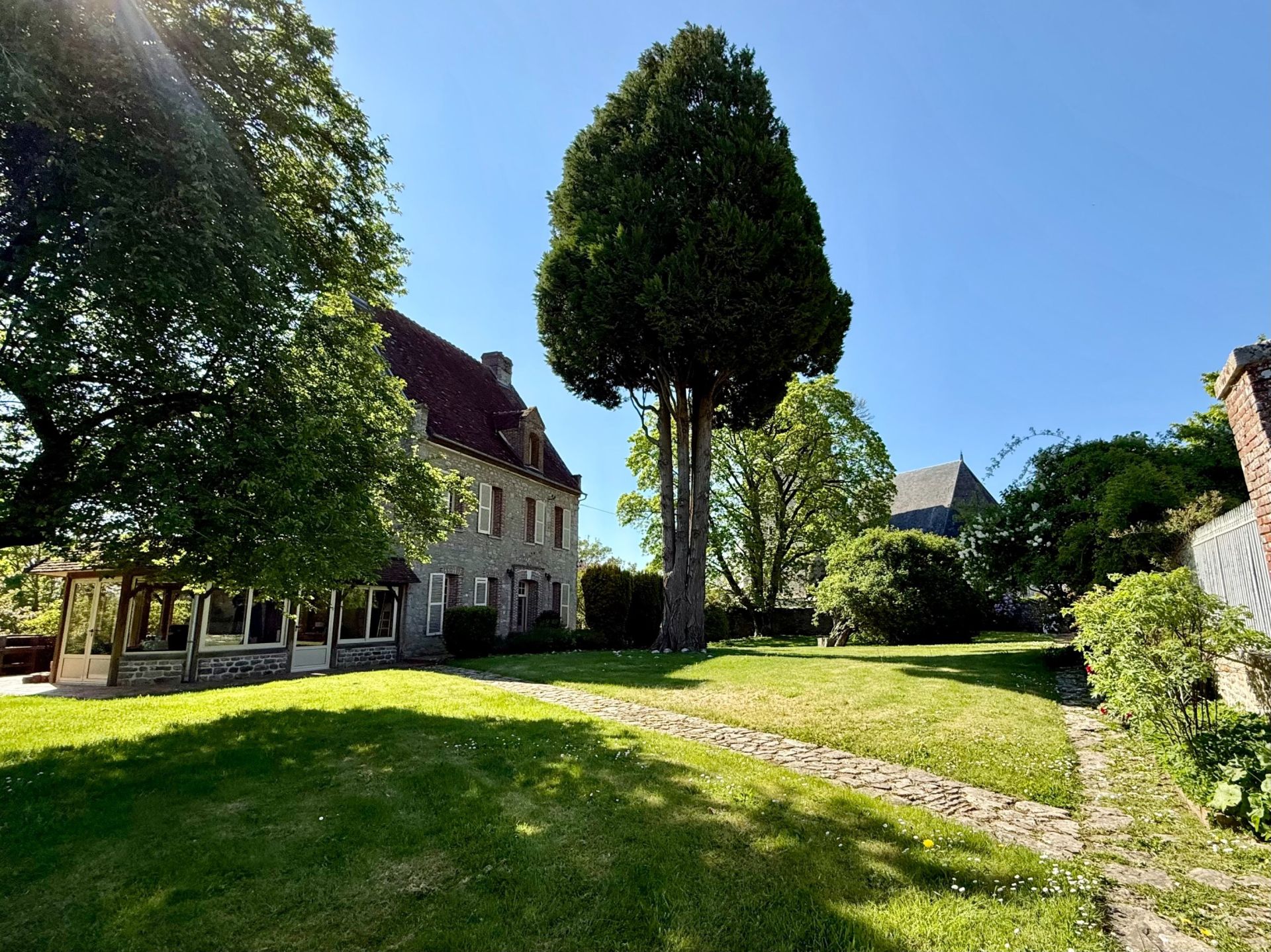 house 6 Rooms for sale on HAUSSEZ (76440)