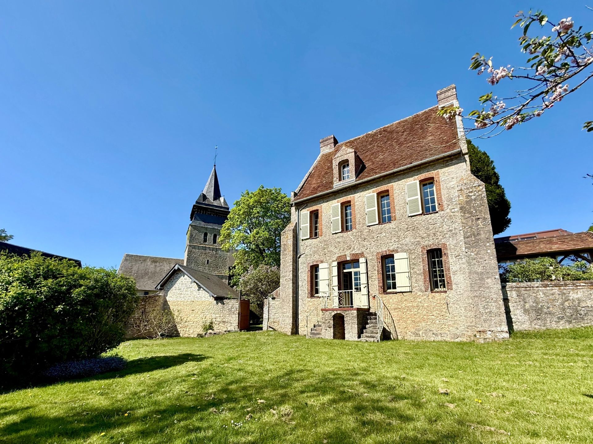 house 6 Rooms for sale on HAUSSEZ (76440)