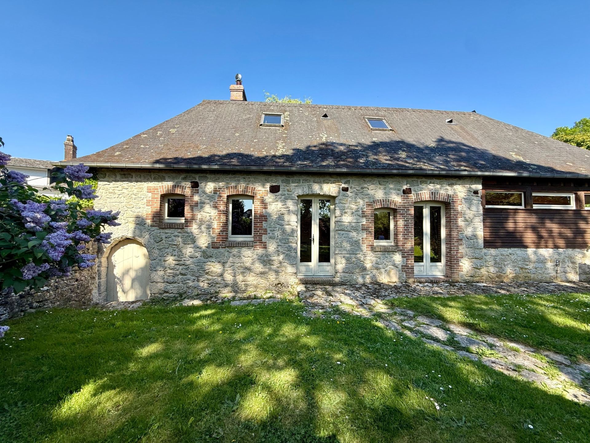 house 6 Rooms for sale on HAUSSEZ (76440)