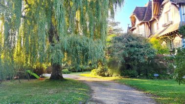 Norman house 9 Rooms for sale on PONT L EVEQUE (14130)