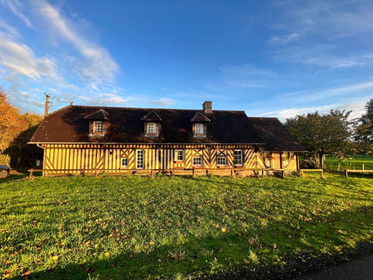 Norman house 5 Rooms for sale on BEUVRON EN AUGE (14430)