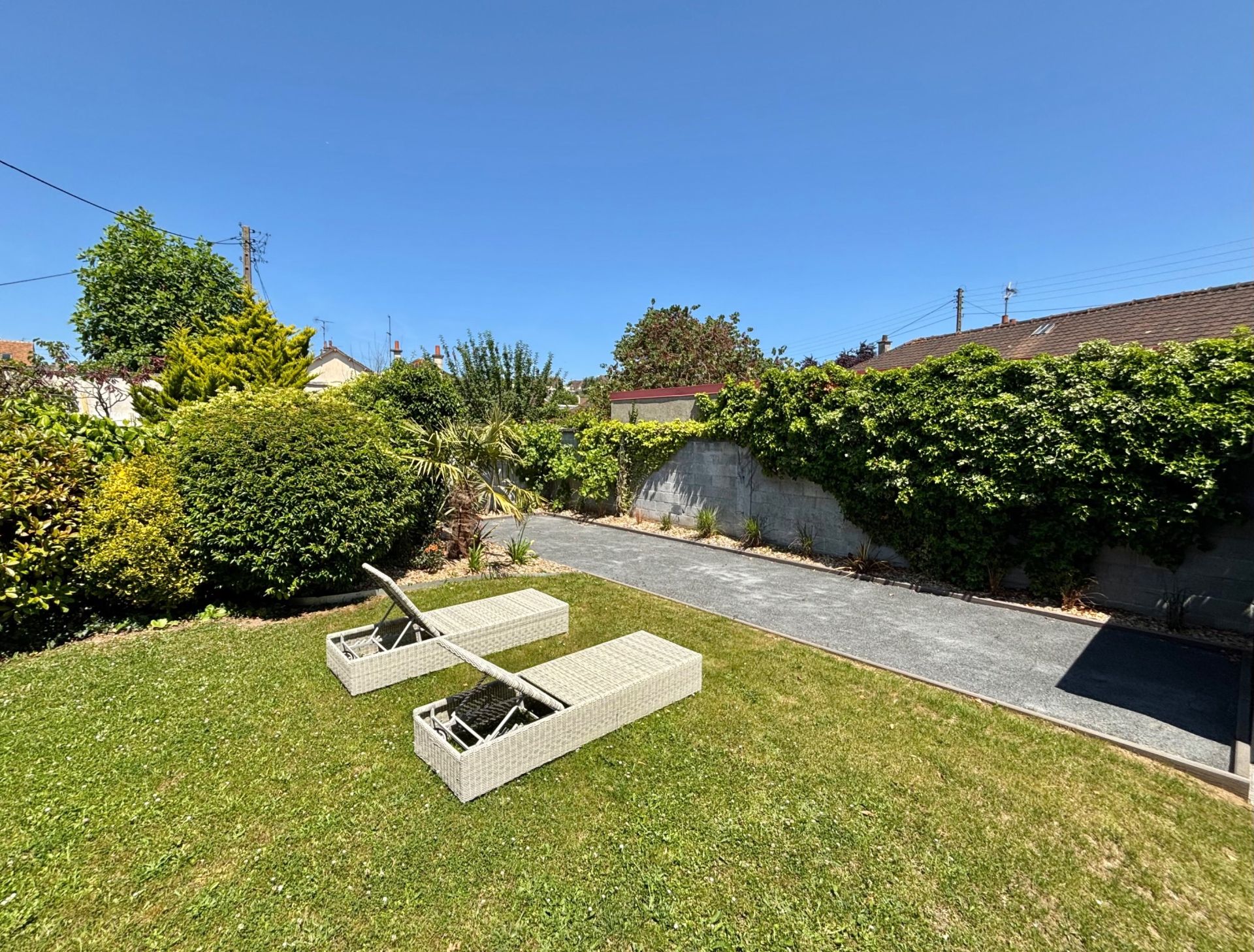 house 8 Rooms for sale on CAEN (14000)