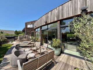 house 8 Rooms for sale on CAEN (14000)