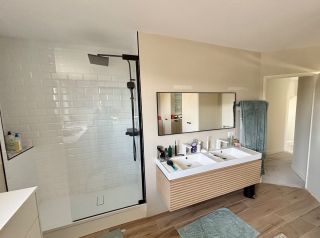 house 8 Rooms for sale on CAEN (14000)