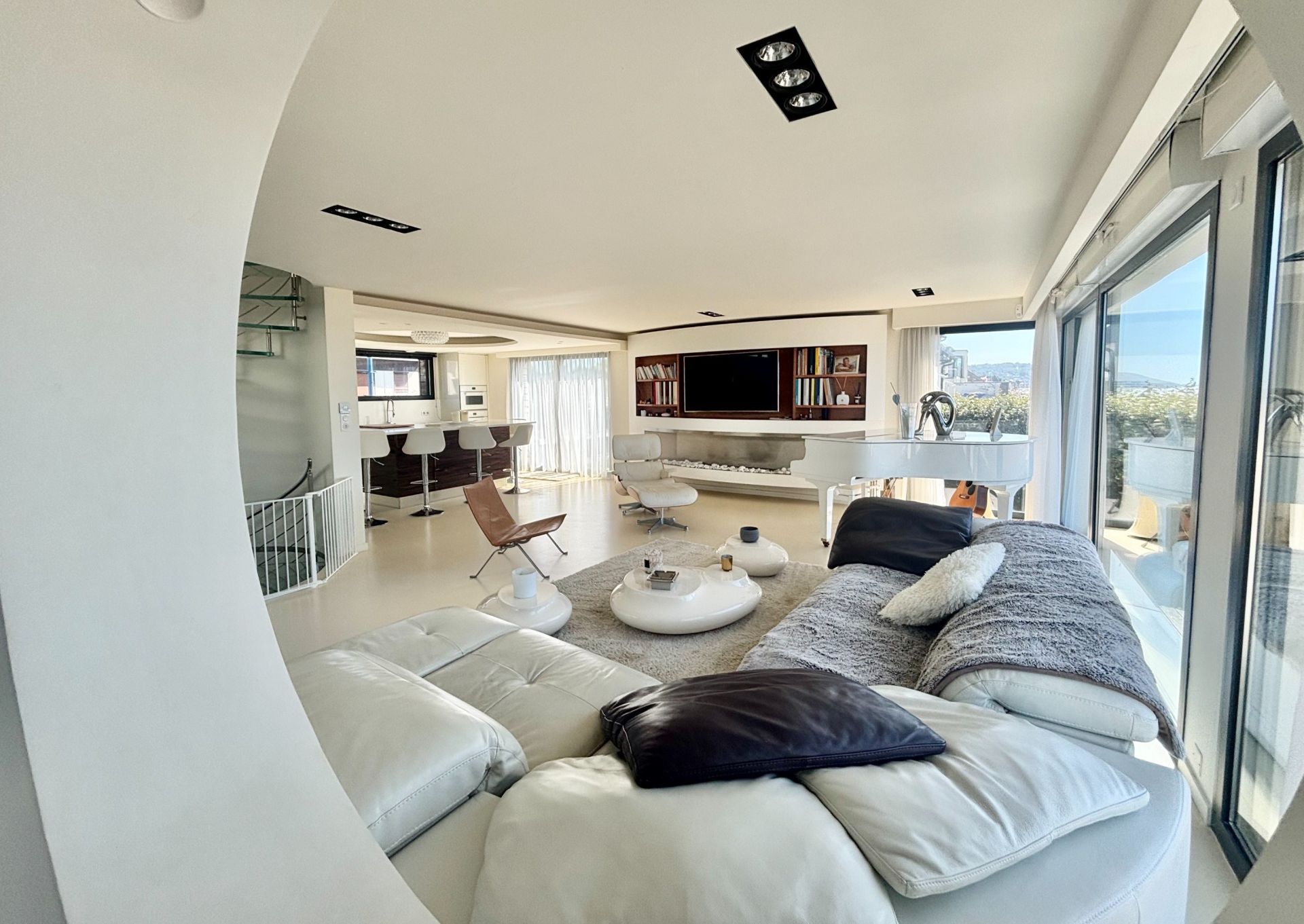 house 7 Rooms for sale on VILLERS SUR MER (14640)