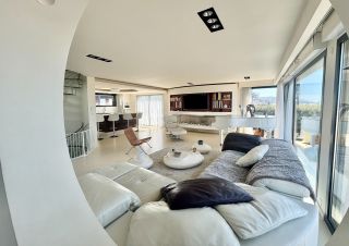 house 7 Rooms for sale on VILLERS SUR MER (14640)