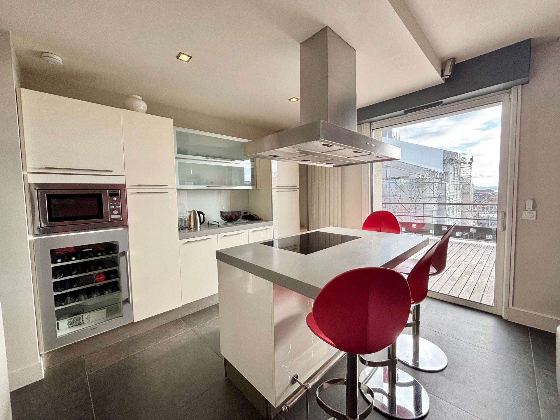 house 9 Rooms for sale on TROUVILLE SUR MER (14360)