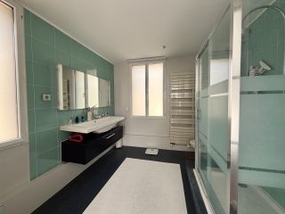 house 9 Rooms for sale on TROUVILLE SUR MER (14360)