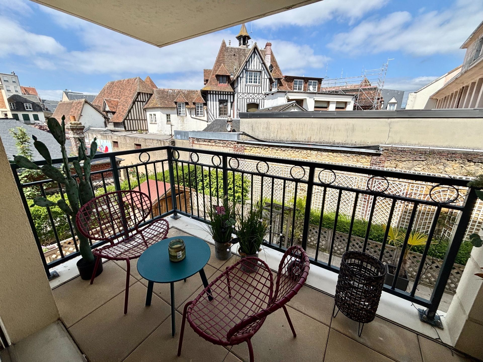 apartment 3 Rooms for sale on DEAUVILLE (14800)