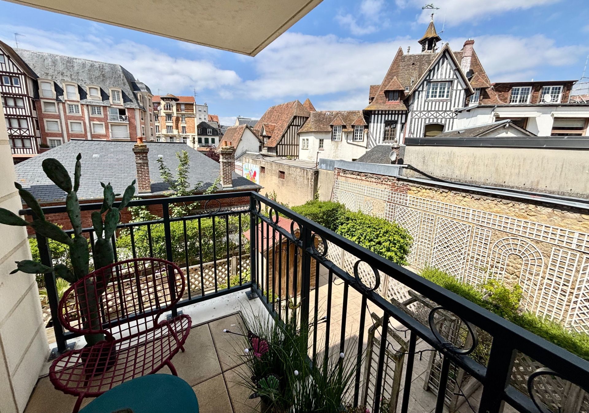apartment 3 Rooms for sale on DEAUVILLE (14800)