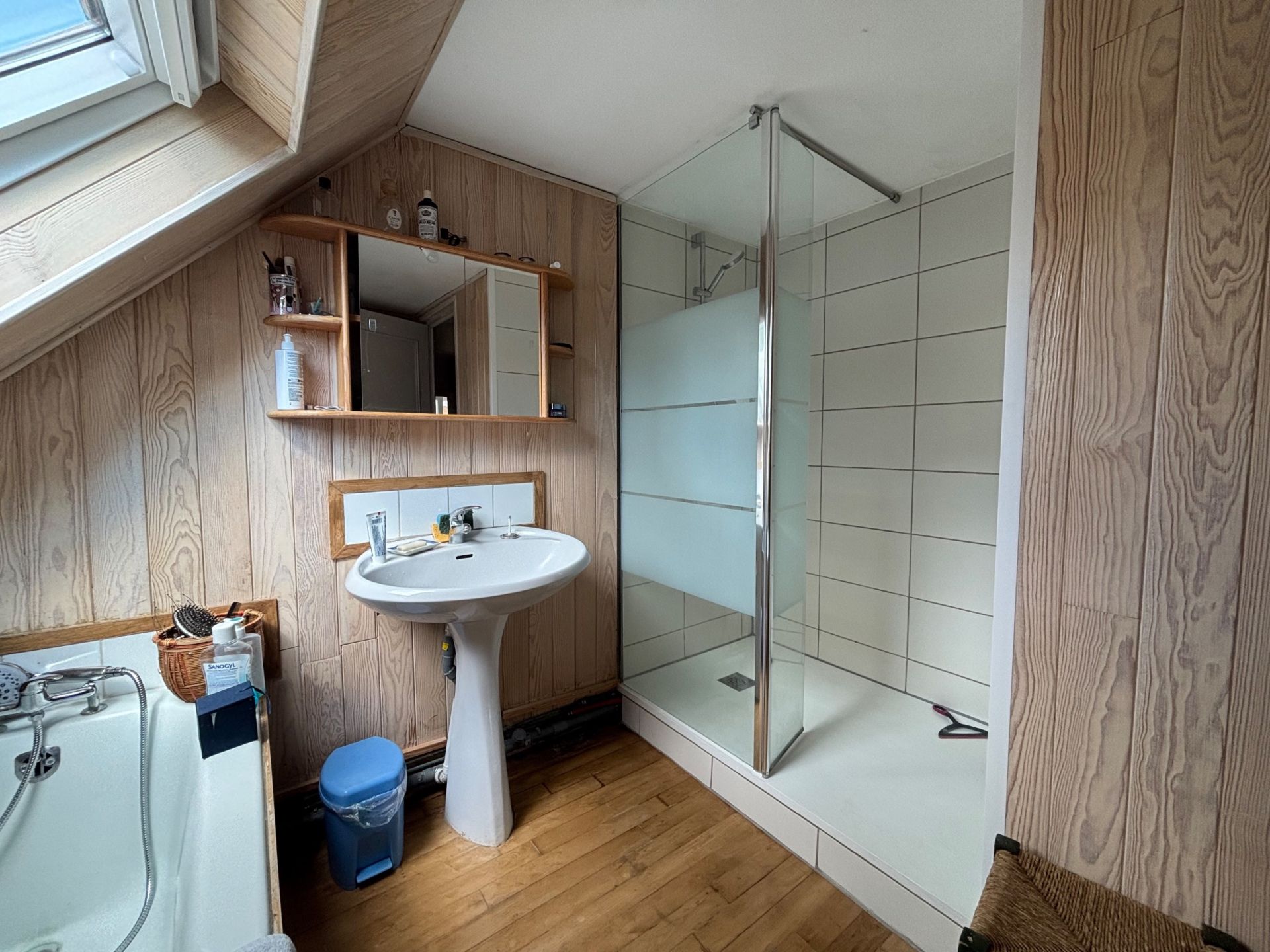 house 9 Rooms for sale on BAYEUX (14400)