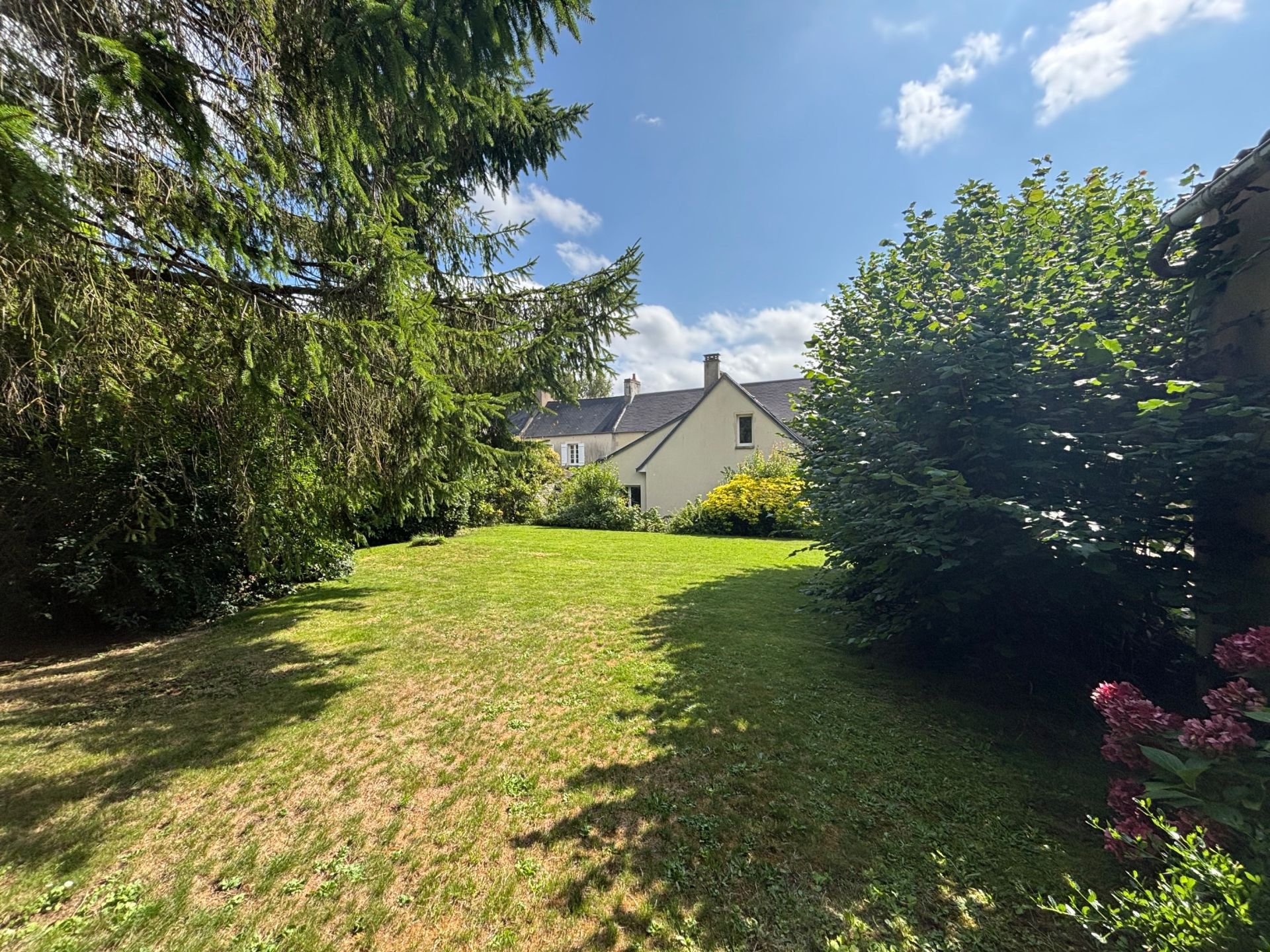 house 9 Rooms for sale on BAYEUX (14400)