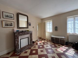 house 9 Rooms for sale on BAYEUX (14400)