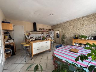 house 9 Rooms for sale on BAYEUX (14400)