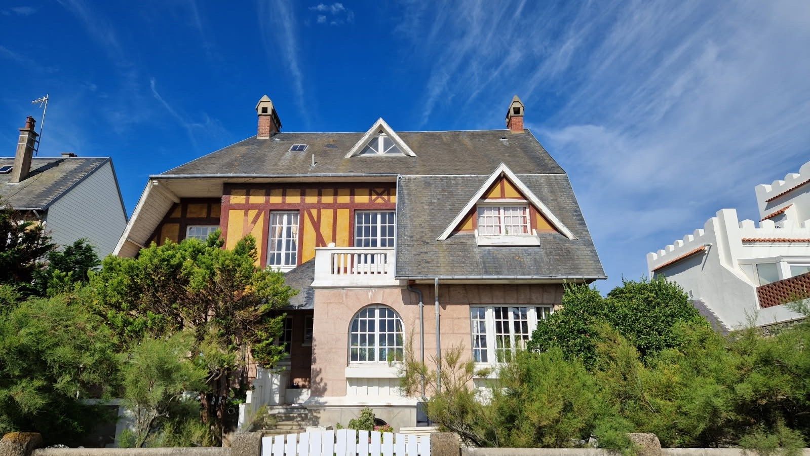 house 11 Rooms for sale on AGON COUTAINVILLE (50230)