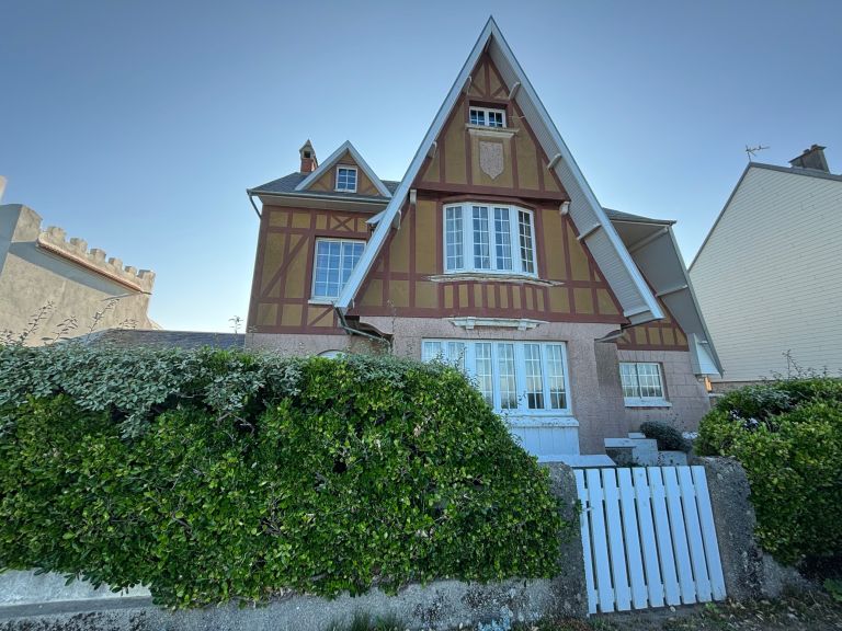 house 11 Rooms for sale on AGON COUTAINVILLE (50230)