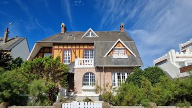 house 11 Rooms for sale on AGON COUTAINVILLE (50230)
