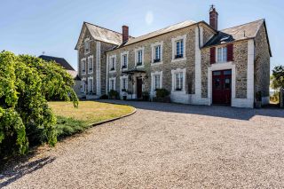 house 11 Rooms for sale on BAYEUX (14400)