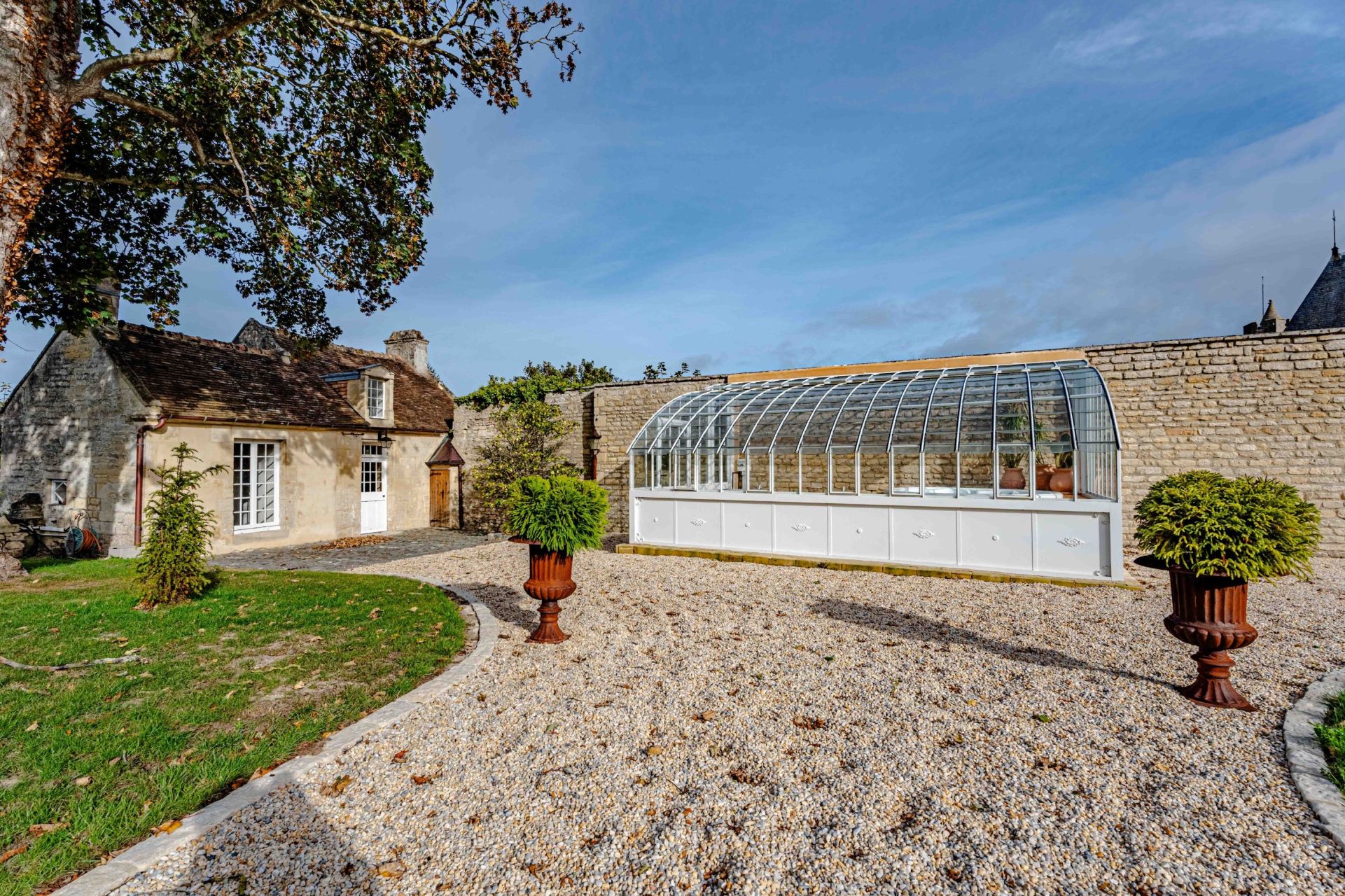 house 12 Rooms for sale on CREULLY (14480)