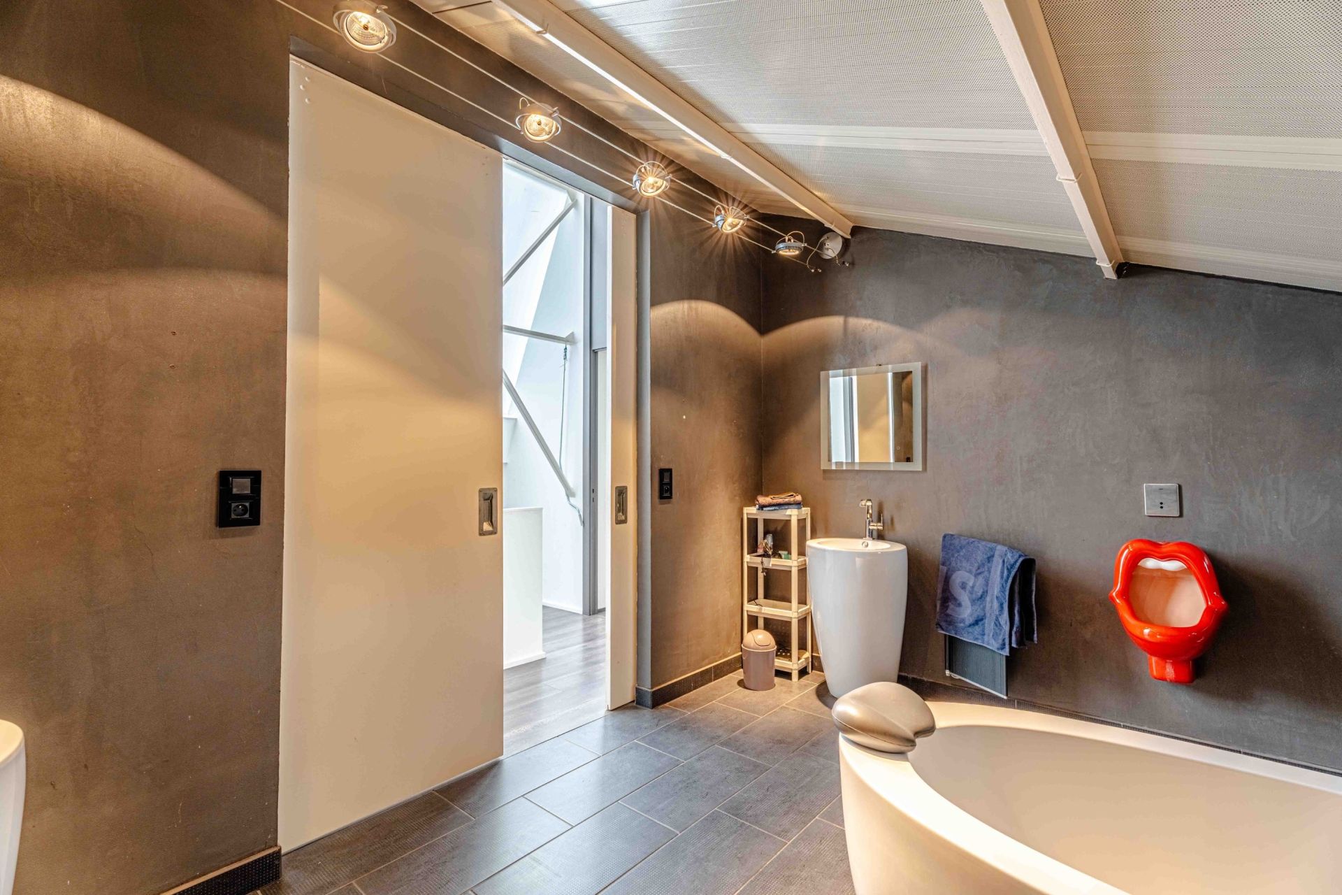 house 7 Rooms for sale on CAEN (14000)