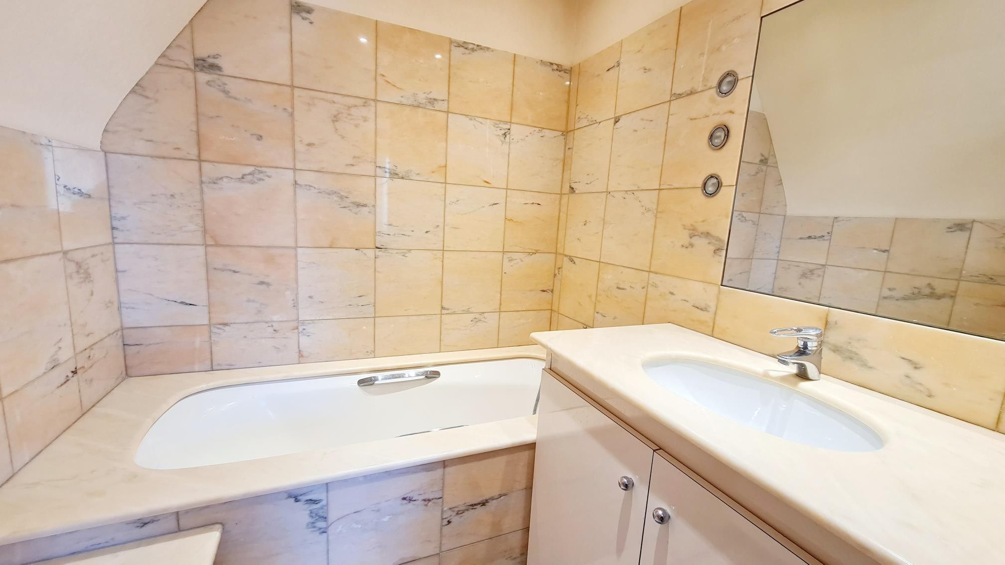 house 7 Rooms for sale on HONFLEUR (14600)