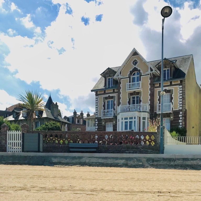 apartment 6 Rooms for sale on VILLERS SUR MER (14640)