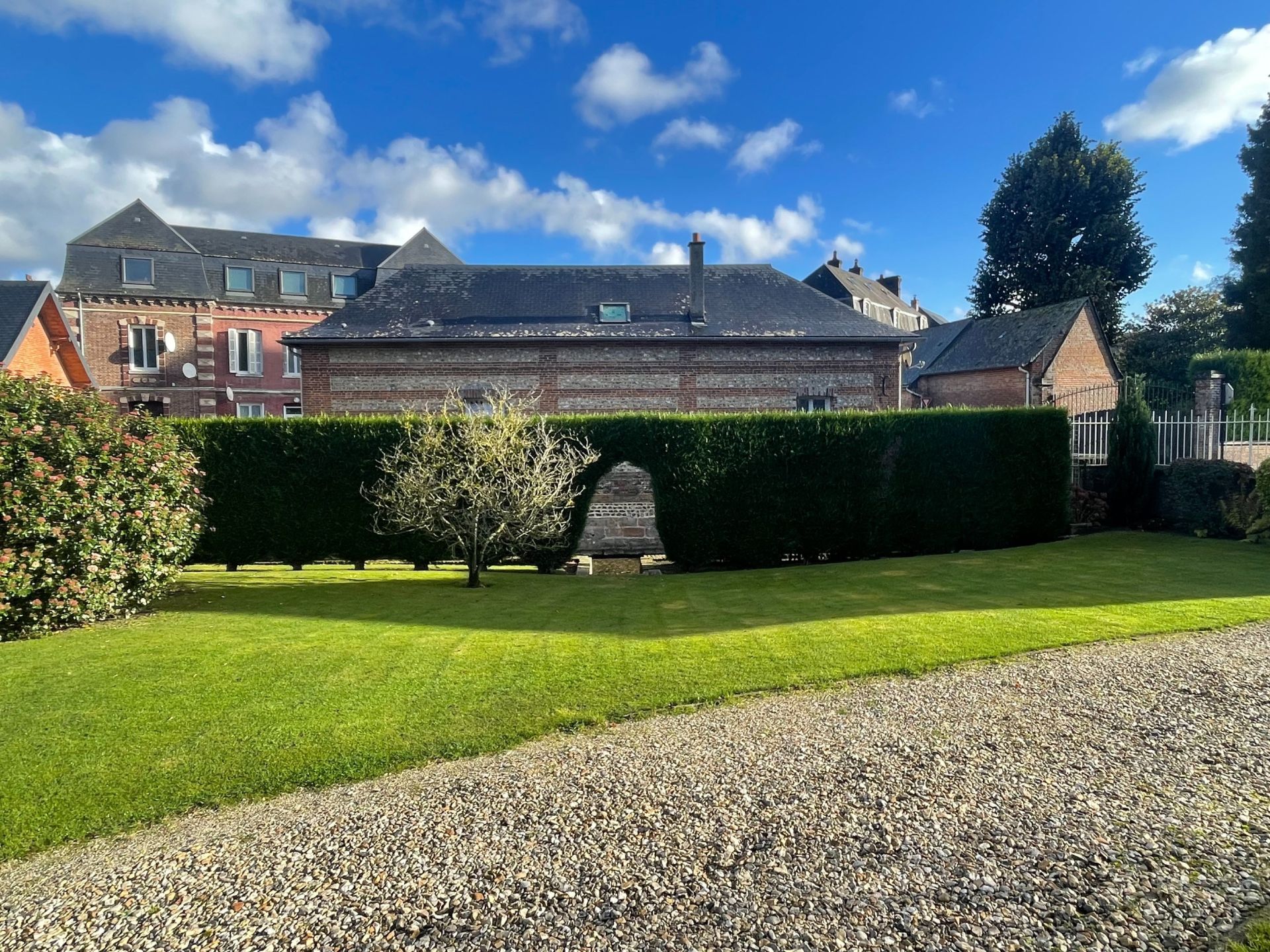 mansion 5 Rooms for sale on ST SAENS (76680)