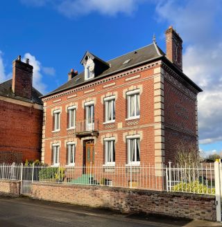 mansion 5 Rooms for sale on ST SAENS (76680)