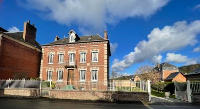 mansion 5 Rooms for sale on ST SAENS (76680)